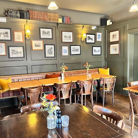 얼턴 White Hart B&B 외부 사진