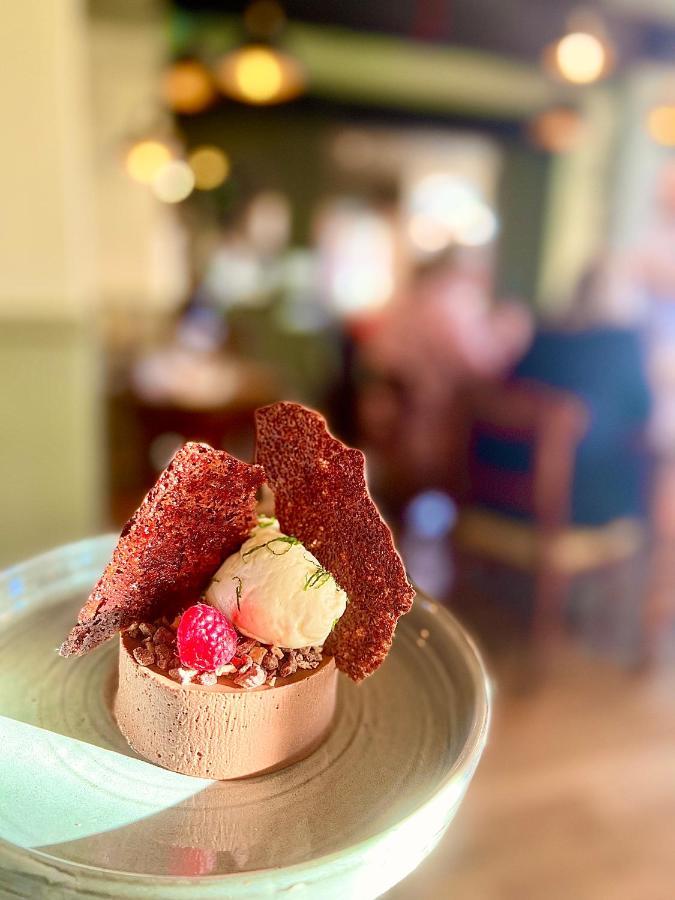 얼턴 White Hart B&B 외부 사진