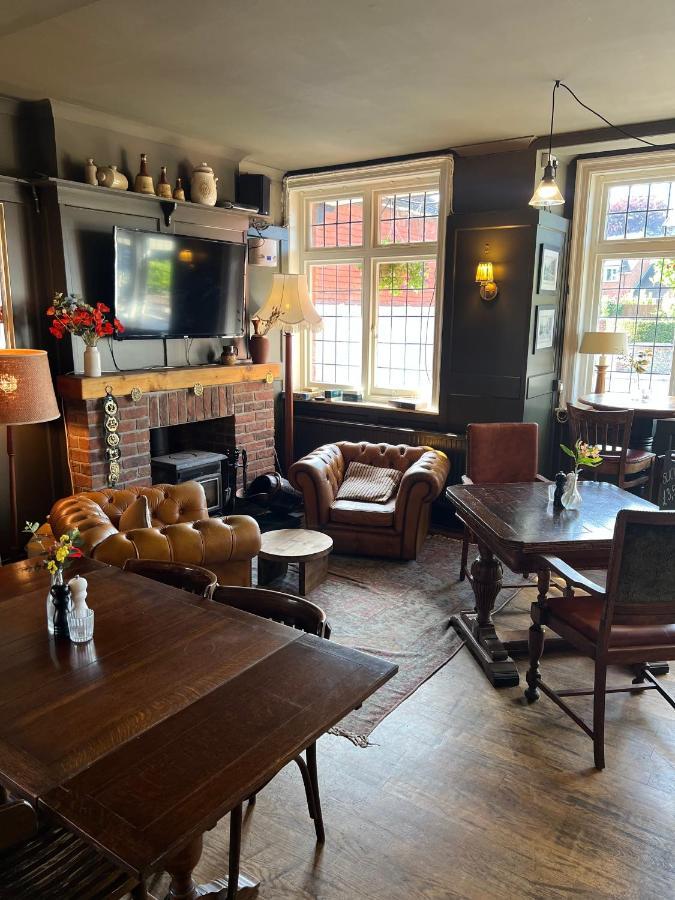 얼턴 White Hart B&B 외부 사진